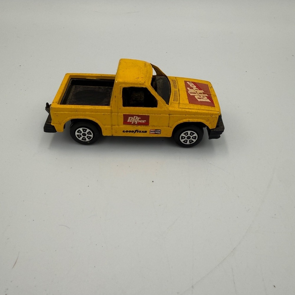 Tootsietoy Chevy S-10 Pickup Truck Dr Pepper Yellow Diecast Vintage Toy 4 Inch